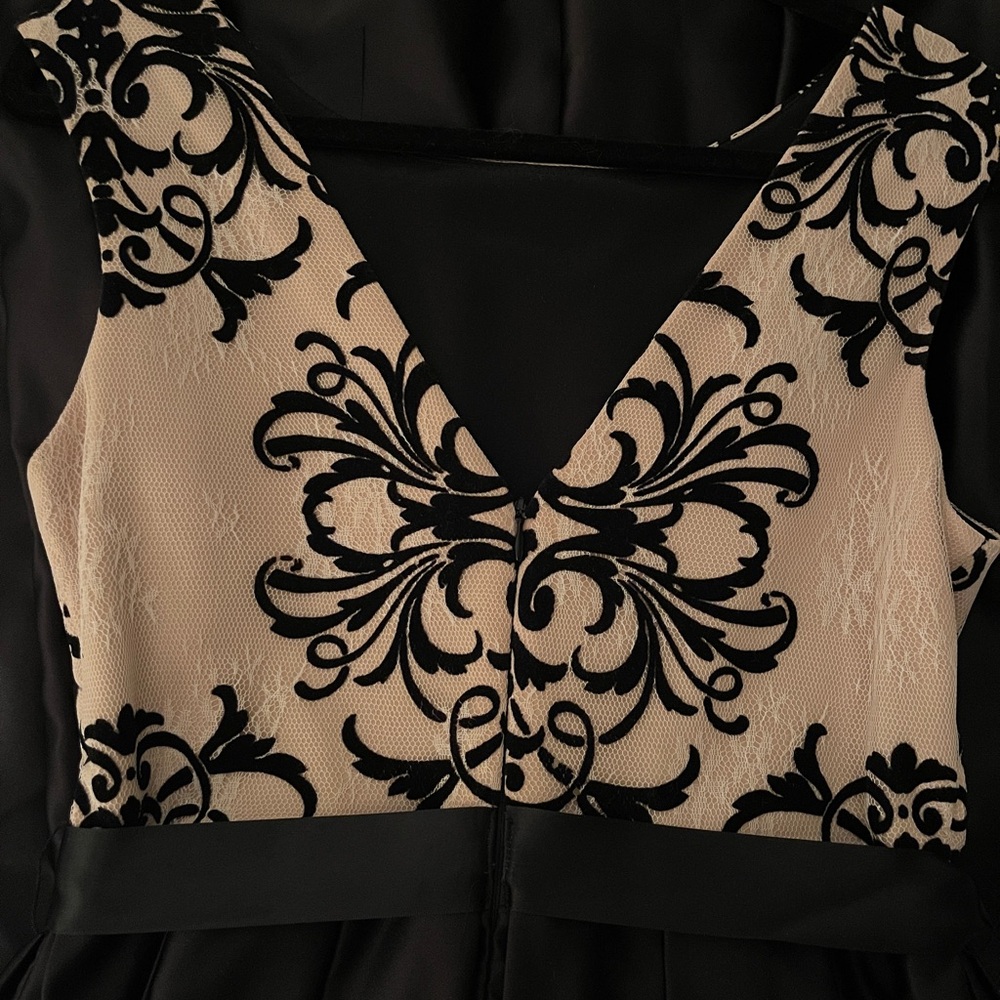 Betsy & Adam Black Lace Floral Gown Prom Dress Size 10 - Picture 8 of 14